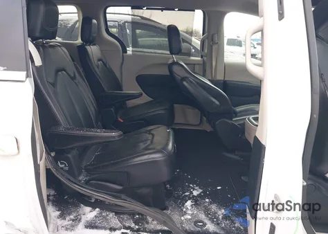 2020 Chrysler Voyager Lxi из США, поврежденный, VIN 2C4RC1DG9LR148637